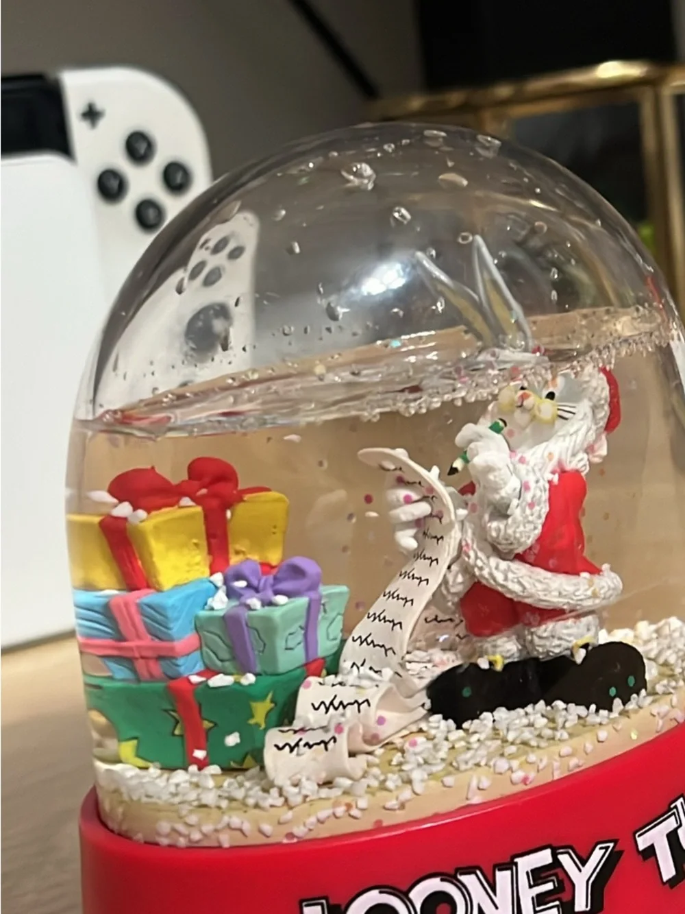 Vintage Christmas Looney Tunes bugs bunny snow globe
